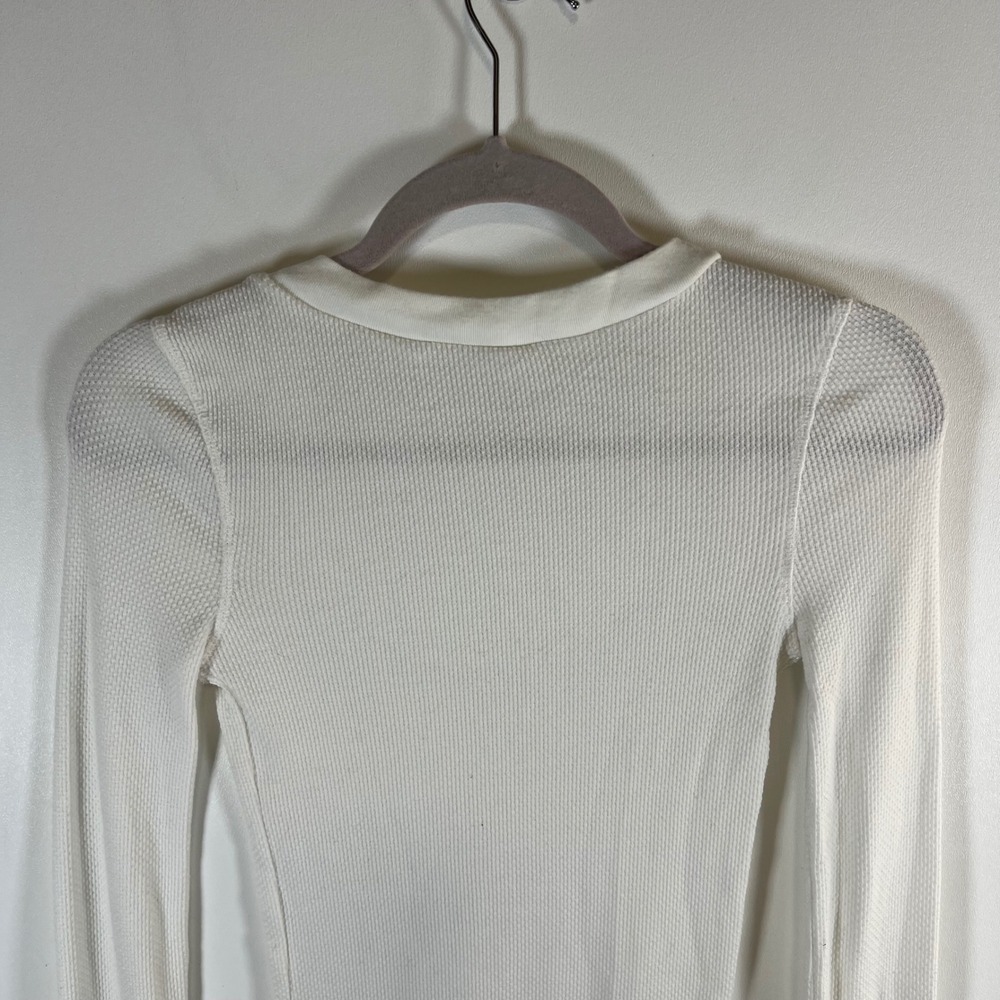 Free People Womens Cream Waffle Knit Thermal Scoop Neck Button Cuff Top Small - Picture 10 of 11